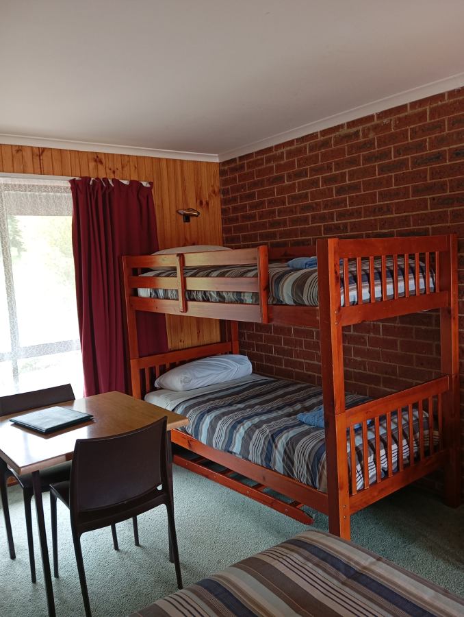 Orbost Motel 5 Adults Family Room